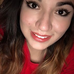 Meet your Posher, Stefanie